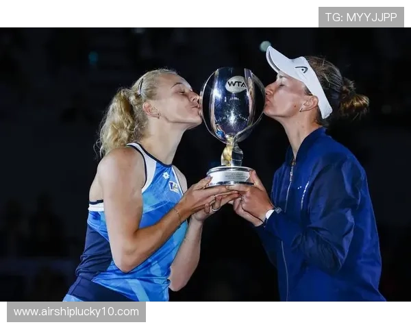 霍利厄瓦拉-帕滕击败萨利斯布里-斯库普斯基，首夺年终总决赛双打冠军